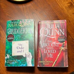 Signed by the author Bridgerton Novel Set by Julia Quinn- Green and Red Covers